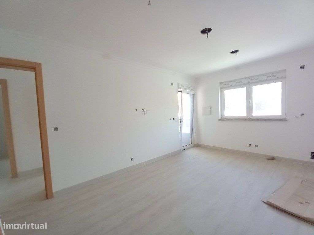 Vivenda Remodelada em Foros de Amora-12