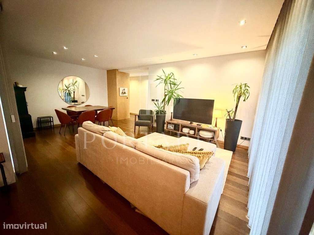 Apartamento T4 com terraço e garagem fechada em Aveiro-1