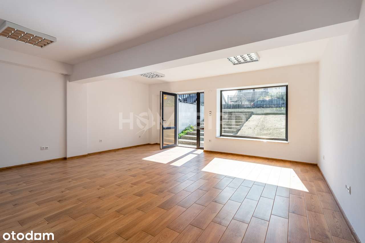 Funkcjonalny lokal usługowy z komfortowym mieszkaniem-15