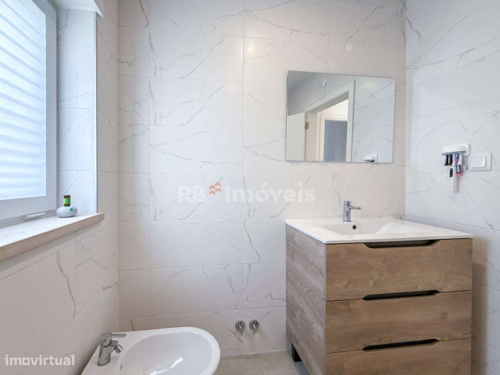Apartamento T3 Semi-Novo, c/ Garagem - em Constância-23
