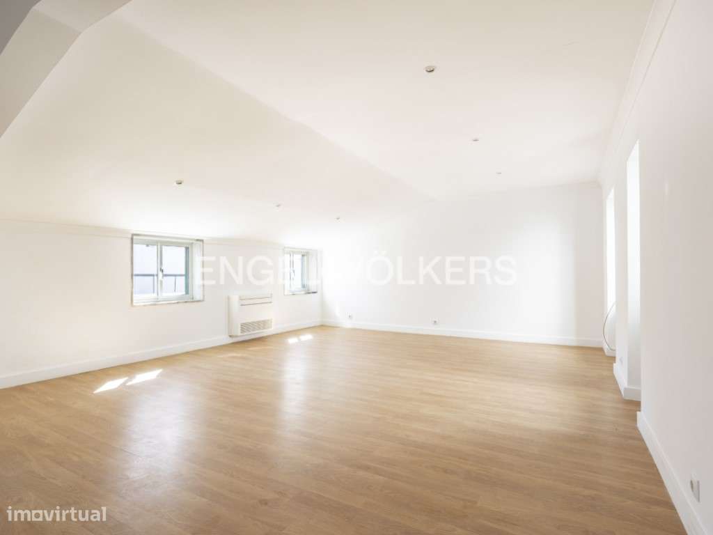 Penthouse T2 Renovada com Varanda na Estrela - Grande imagem: 4/30