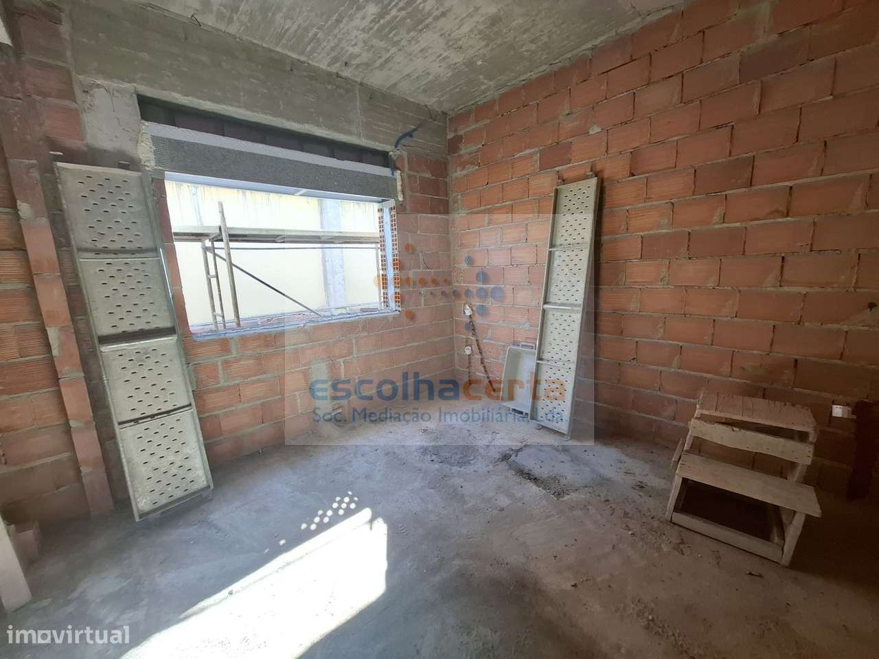 MORADIA TÉRREA T4 ISOLADA EM CONSTRUÇÃO - FERNÃO FERRO-10