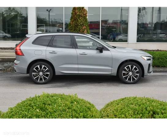 Volvo XC 60 B4 D Plus Dark - 2