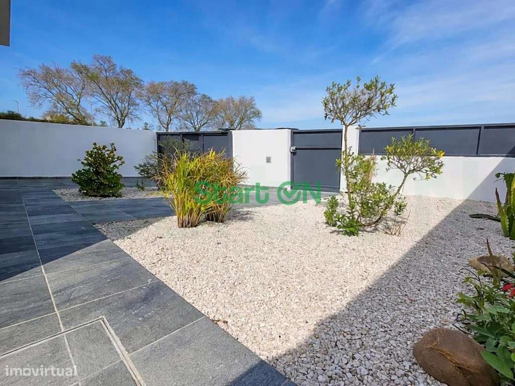 Exclusiva Moradia T3+1 Contemporânea com Piscina Privada-29