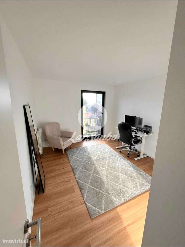 T2 praticamente Novo em Matosinhos - Grande imagem: 4/13