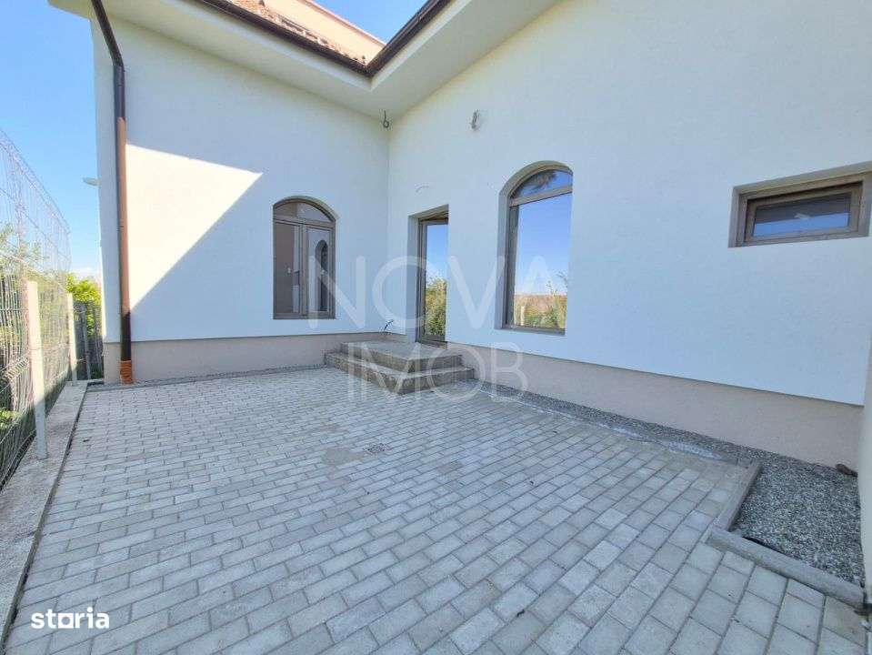 Casa generoasa cu 5 camere, 2 bai, dressing si parcare – Sura Mica-3