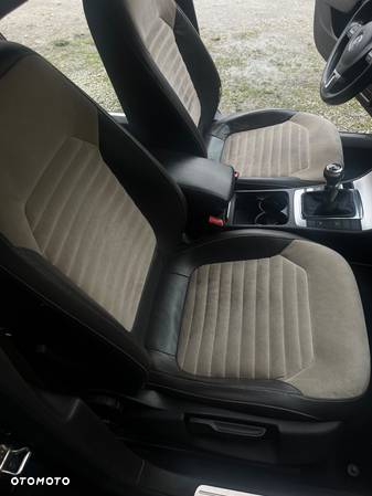 Volkswagen Passat 2.0 TDI DPF Highline - 16