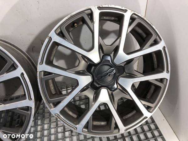 FELGI ALUMINIOWE KOMPLET 18 7J 5X110 ET40 ŚRODEK CENTR. 65 FIAT 500X (334_) 2014 - 2022  735625316 - 8