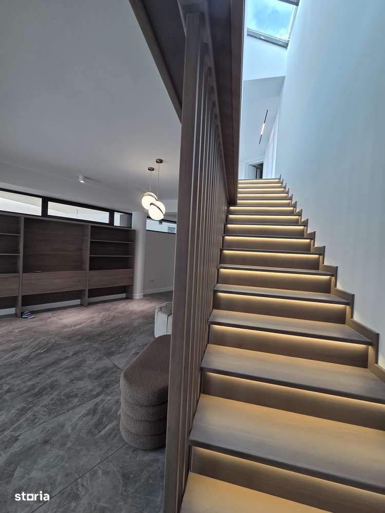 Vilă cu arhitectură futuristă și design avangardist la Cheie-5