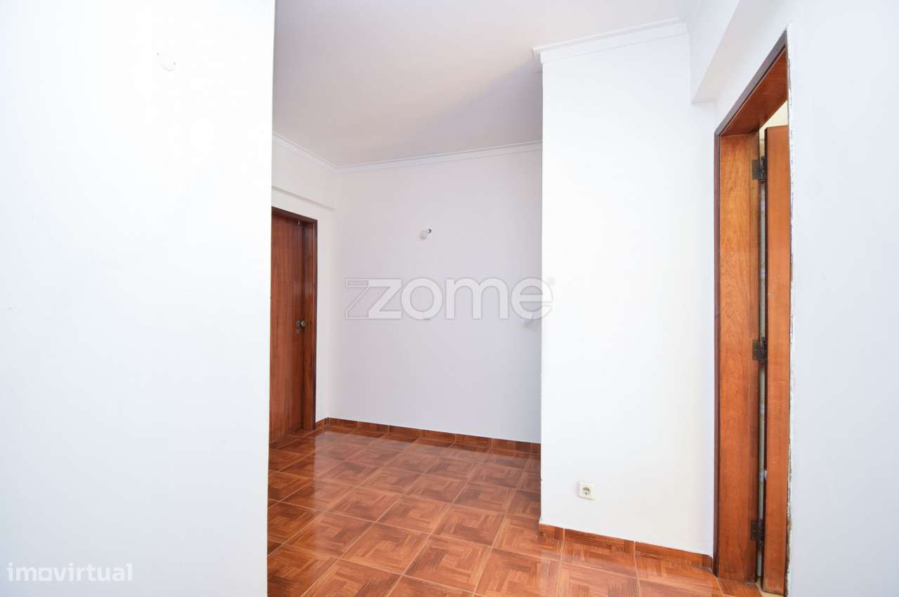 Apartamento T2 à venda no Carregado-8
