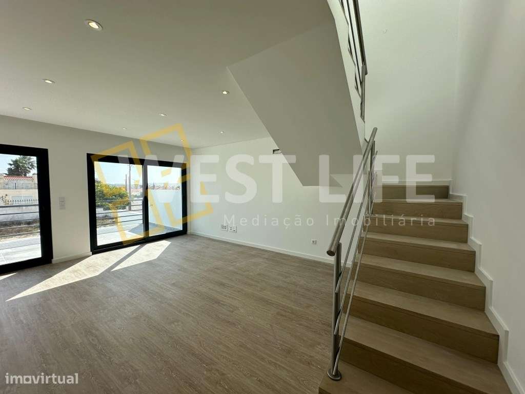 Moradia tipologia T3+1 NOVA com agradável jardim e terraço, ótima e... - Grande imagem: 4/24