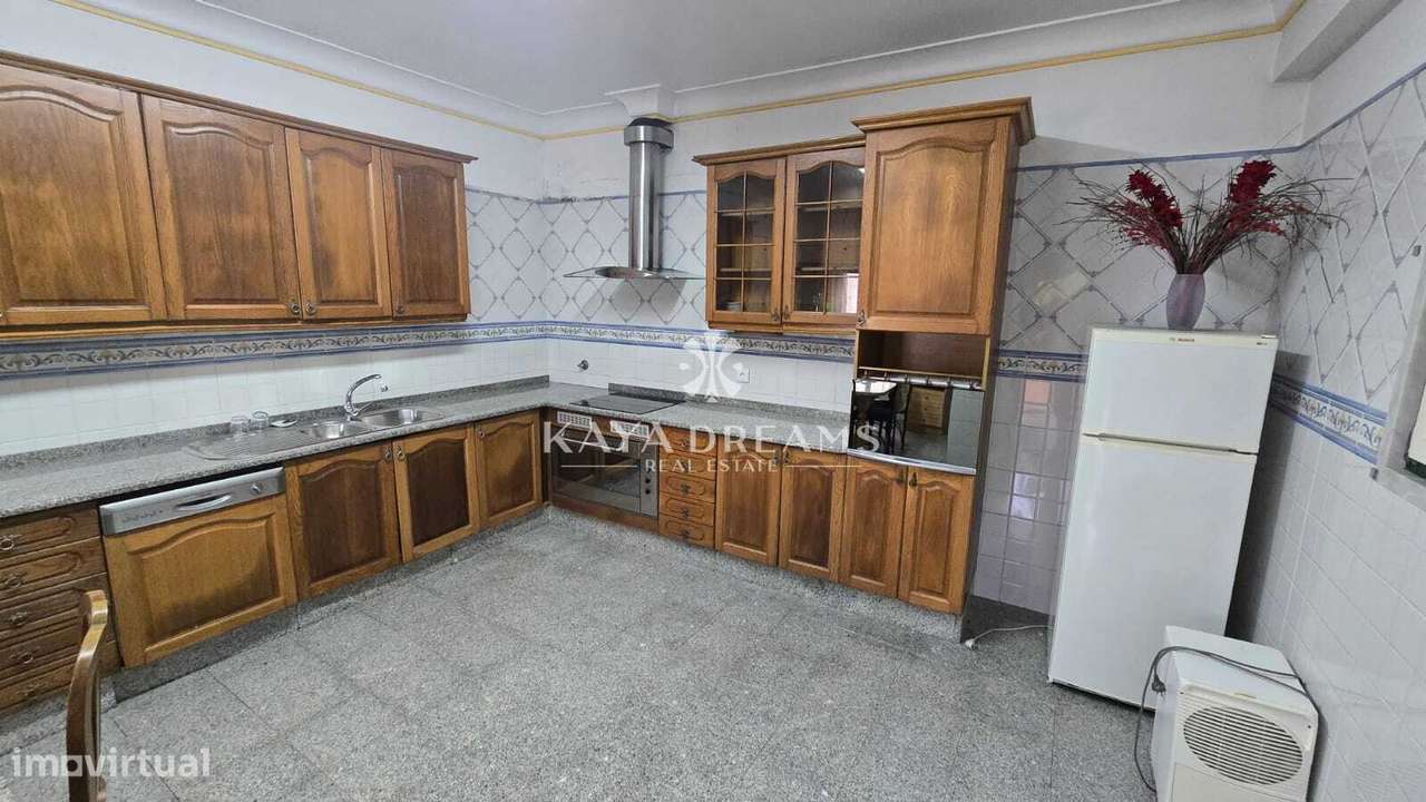 PRÉDIO COMPOSTO POR 4 PISOS EM EXCELENTE ESTADO, CAMARATE, LOURES-7