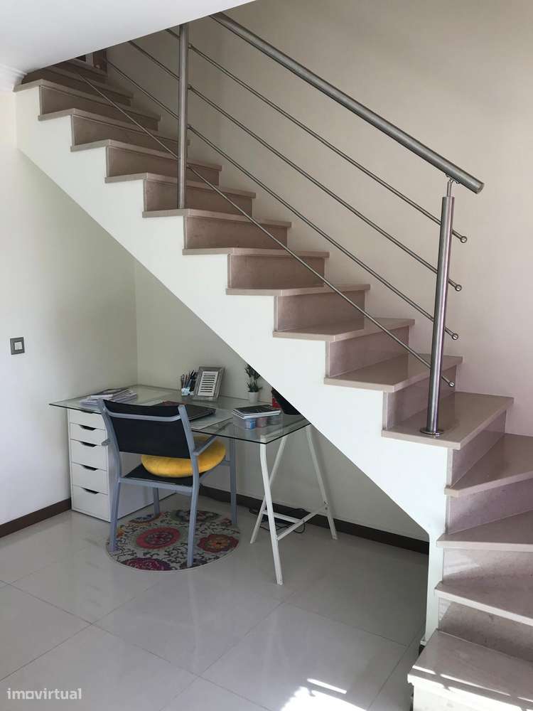 T4 duplex com garagem para 2 carros. - Grande imagem: 4/37