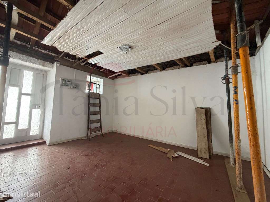 Moradia Térrea T1 para Restauro em Bustelo, Recarei-9