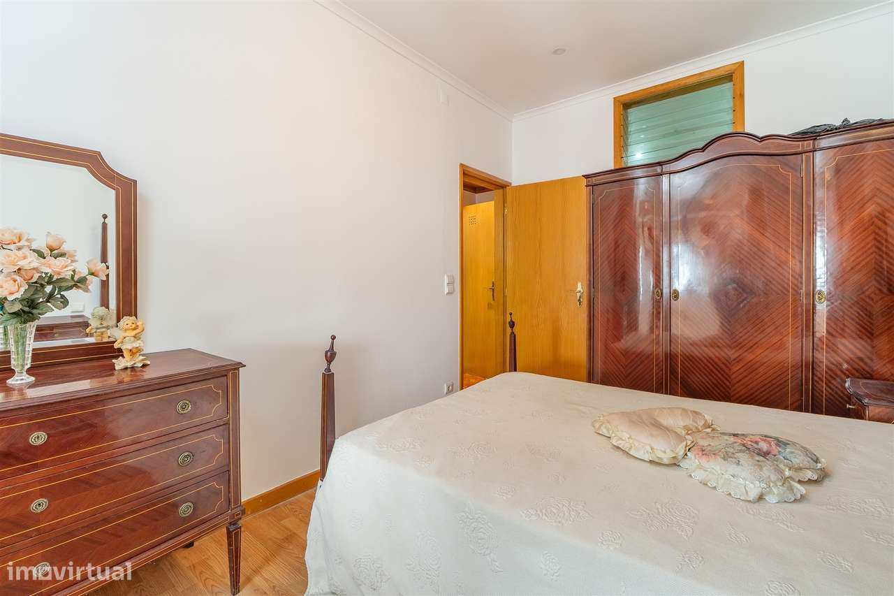 Apartamento T3 em Arroios – Charme clássico no coração de Lisboa-19