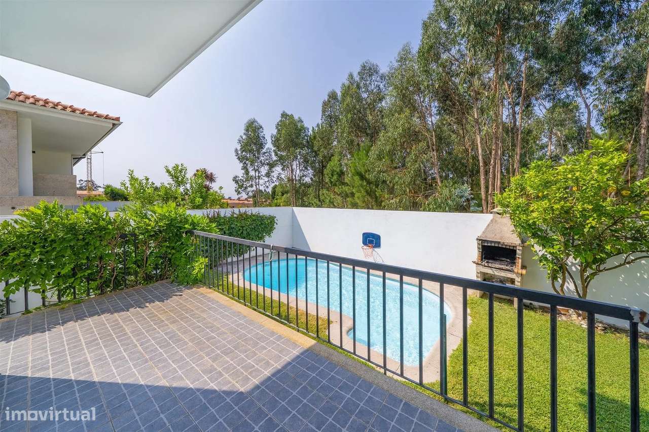 Moradia T4 com piscina nas Marinhas | Esposende-17