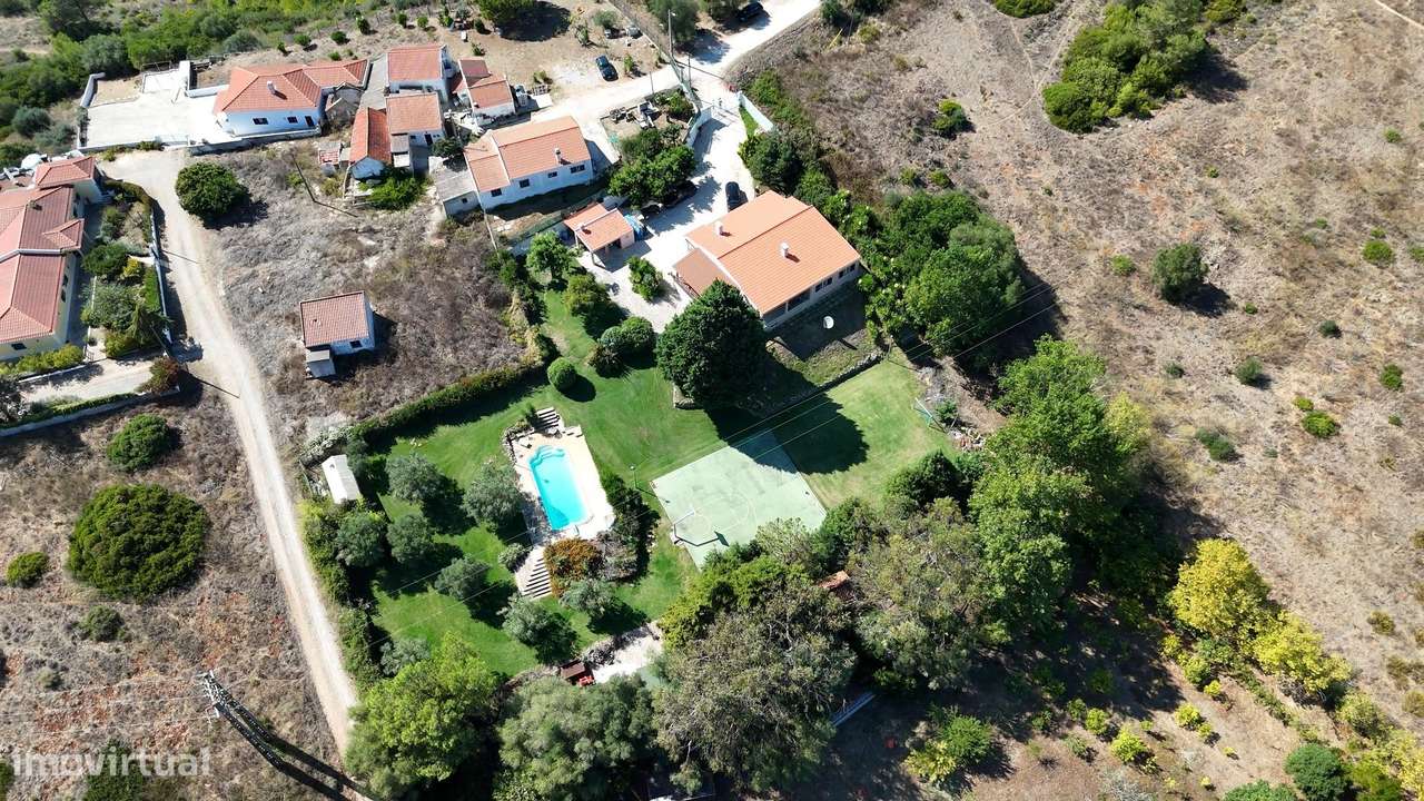 Quinta com Casa Tradicional com Piscina e Terreno de 8.800 m²-34