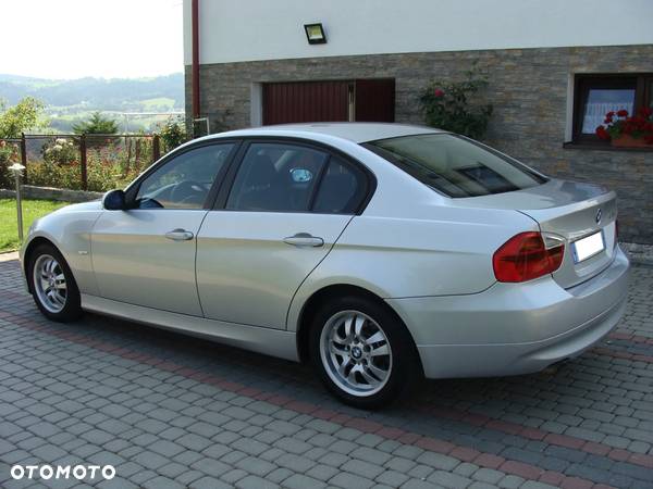 BMW Seria 3 320d - 4