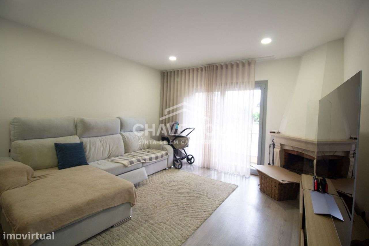 Moradia Geminada V4 c/ Garagem na Senhora da Hora - Grande imagem: 4/21