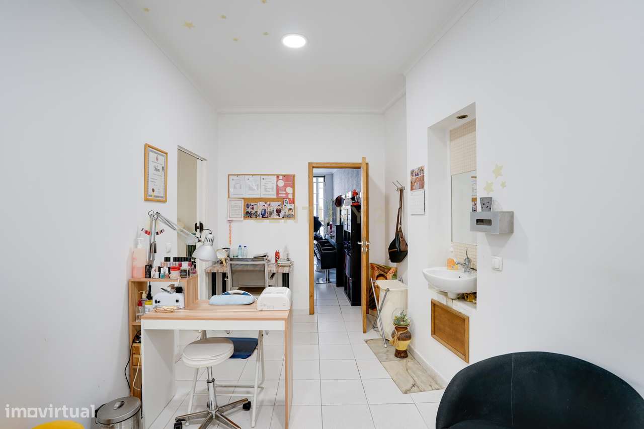 Cedência Posição de Dois Gabinetes Estética - Grande imagem: 5/10