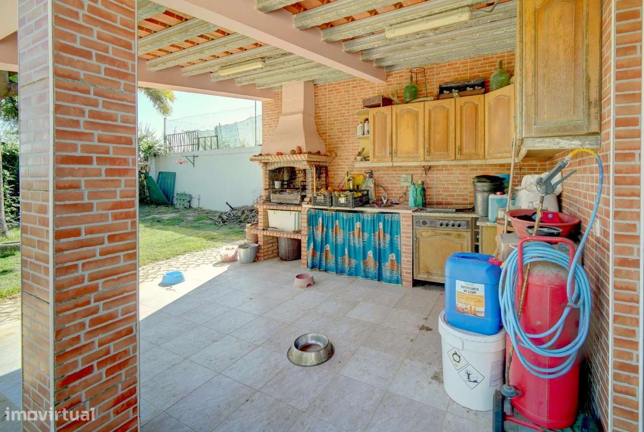 Quinta com Casa Tradicional com Piscina e Terreno de 8.800 m²-9