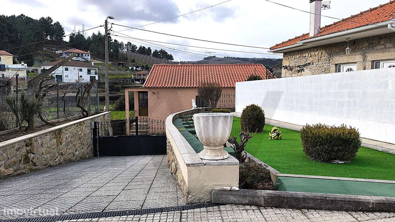 MORADIA T3 - RENOVADA - ADEGA - ÁREA EXTERIOR - Grande imagem: 5/47