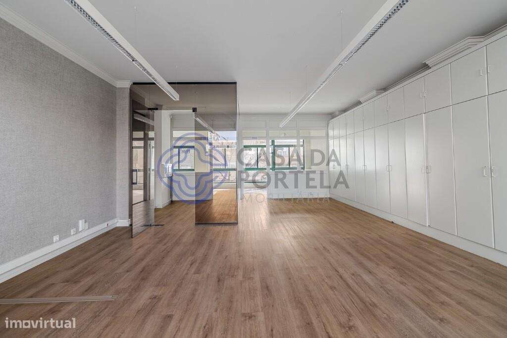 Escritório na Avenida da República, em frente ao metro e a 5 minutos d - Grande imagem: 2/11