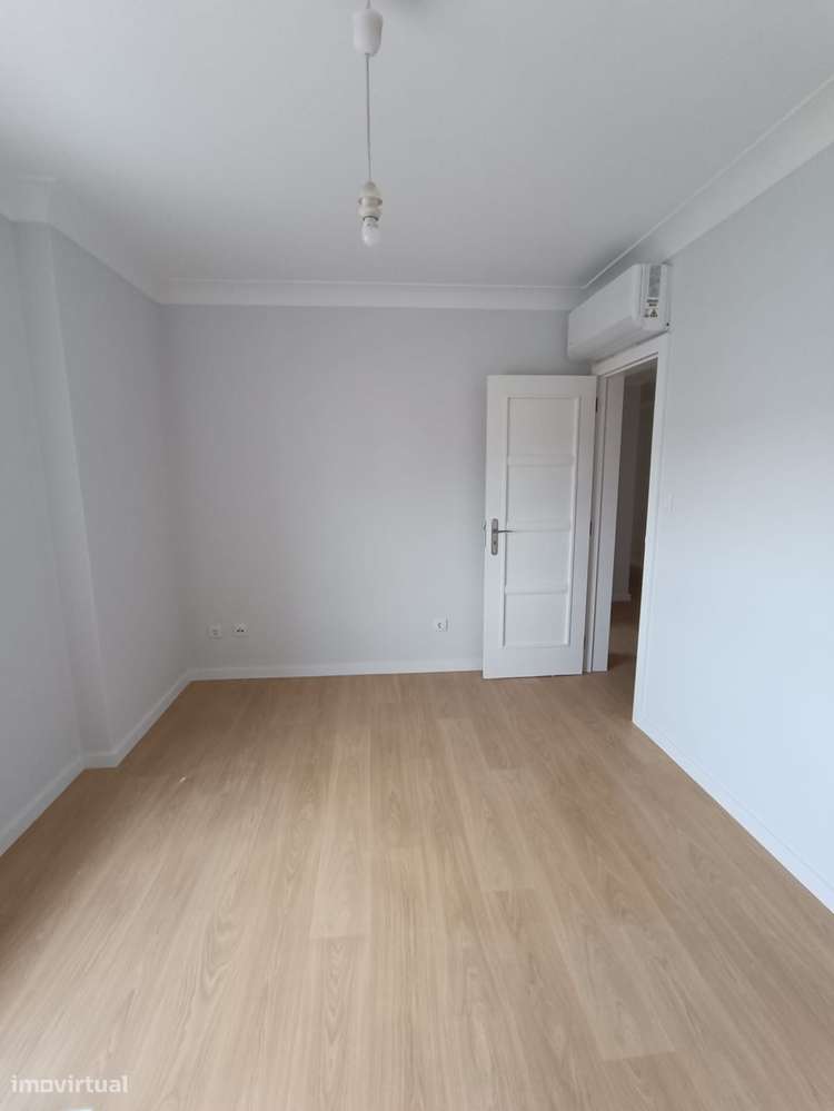 Excelente Apartamento T2 com Arrecadação PARA VENDA - Grande imagem: 2/35