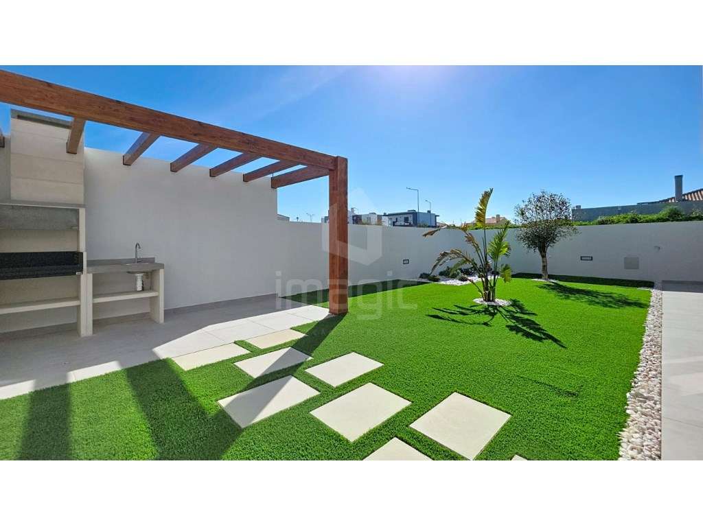 MORADIA T4 NOVA EM MAFRA.-36