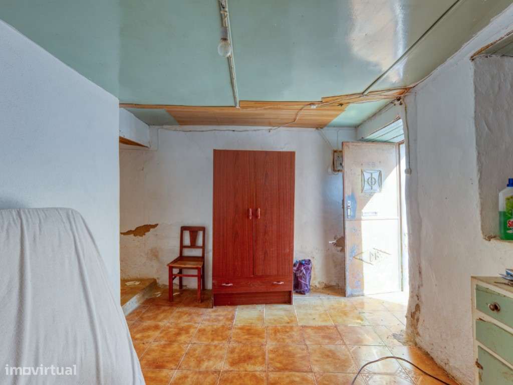 Conjunto de Cinco Imóveis urbanos com Terreno para venda em Caratão...-8