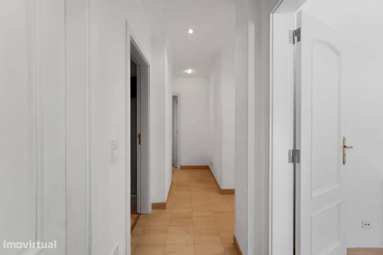 Moradia T4+1 com piscina e jardim, no Murganhal, Caxias-18