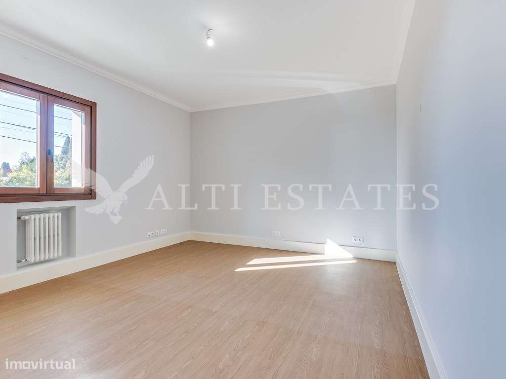 Deslumbrante moradia em zona nobre do Estoril-15