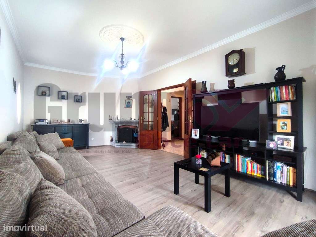 Moradia Isolada T5 com Garagem e anexo em Quinta do Conde-12