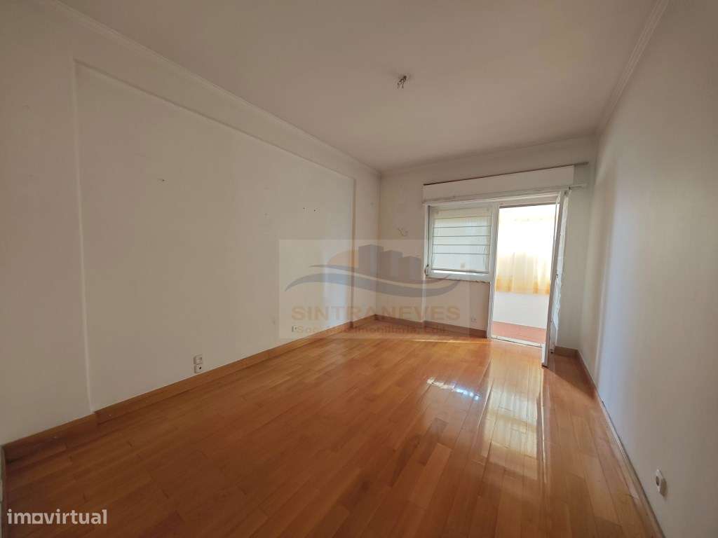 Magnífico T3 com excelentes áreas na Amadora - Grande imagem: 3/16
