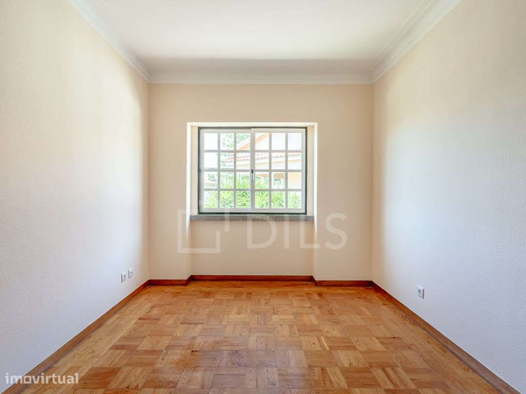 Moradia T8 isolada, com jardim e piscina no centro da Parede-30
