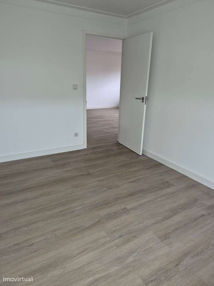 Comprar  Apartamento T2 Renovado em Santegaos Rio Tinto - Grande imagem: 4/10