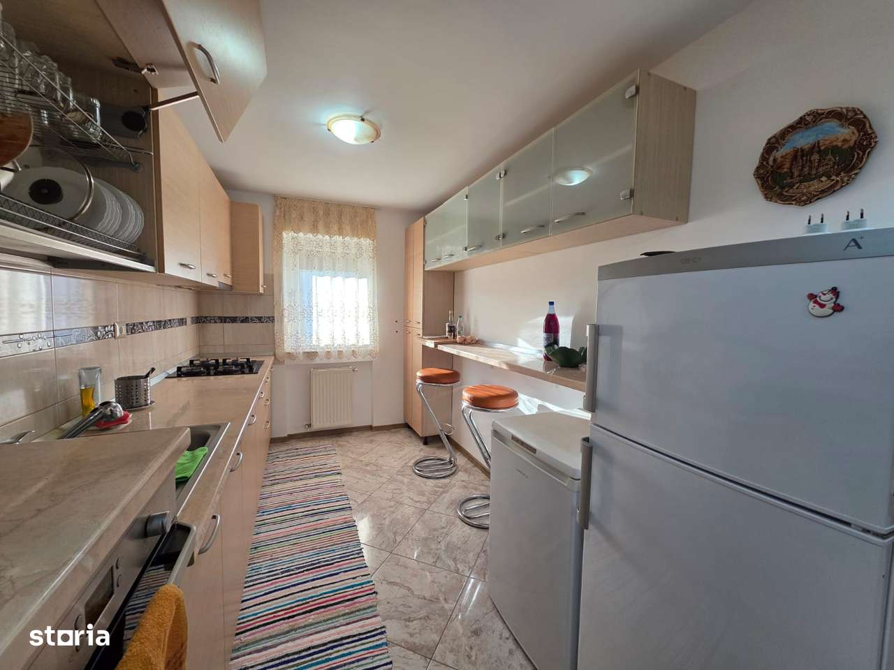 4 camere, zona Favorit, etaj intermediar, 2 balcoane, mobilat, utilat-4