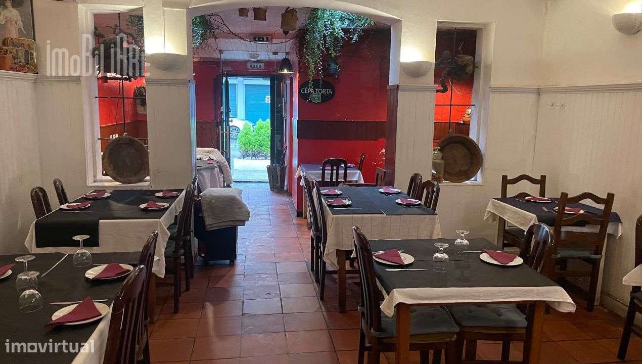 Vende-se Propriedade Frente mar com Moradia, T0 e dois restaurantes-58