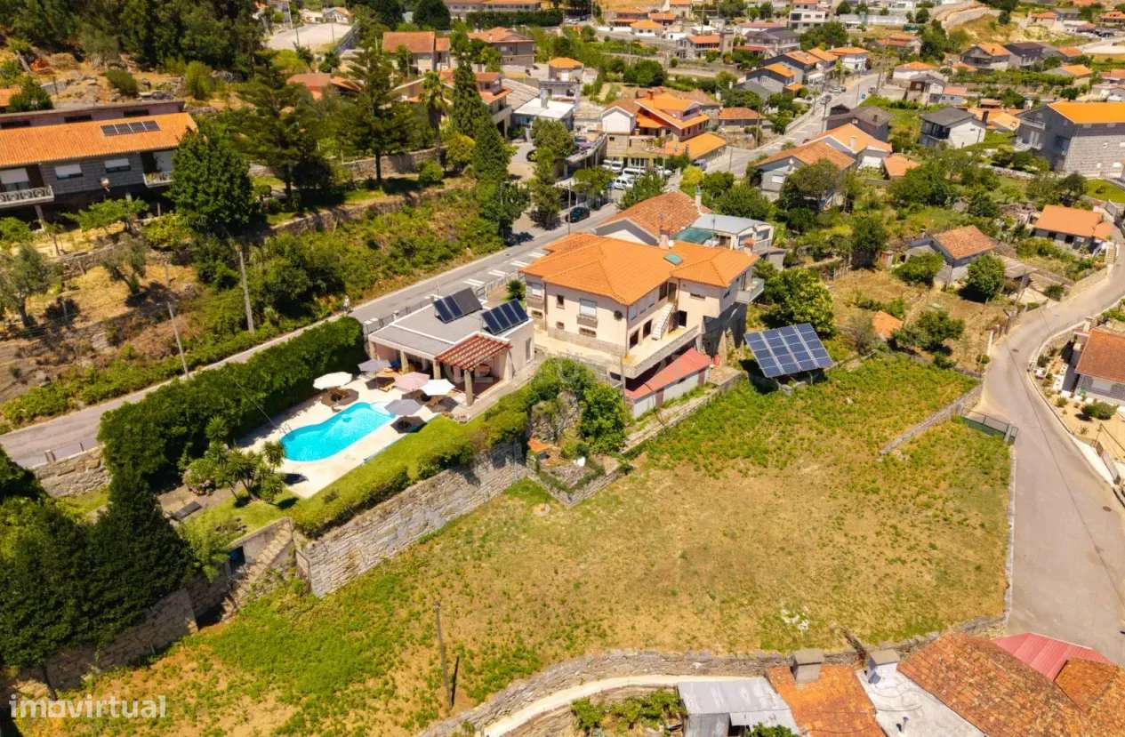 Moradia T4 mobilada com piscina aquecida e vistas deslumbrantes sobre-3