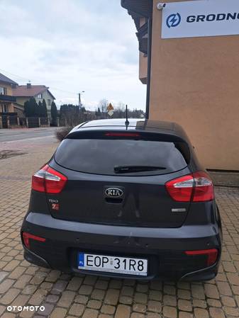 Kia Rio - 10