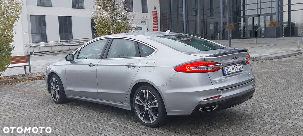 Ford Fusion 2.0 EcoBoost Titanium - 24