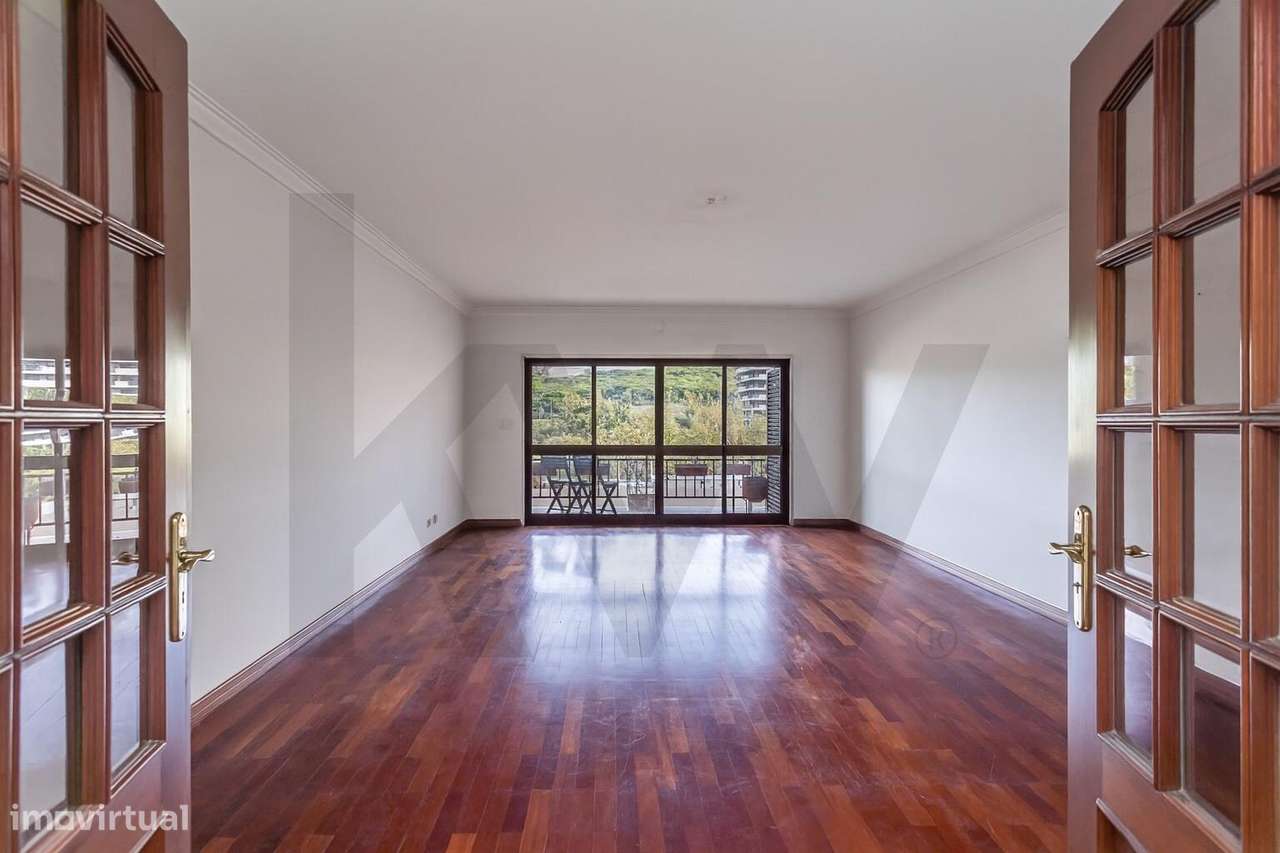 Miraflores | T3 com 150m2 úteis, varanda arrec.e estacionamento - Grande imagem: 4/28