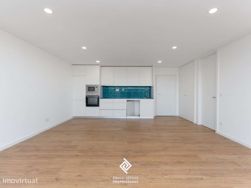 Arrenda-se T2 novo com varanda e piscina no Centro de Espinho. - Grande imagem: 4/16