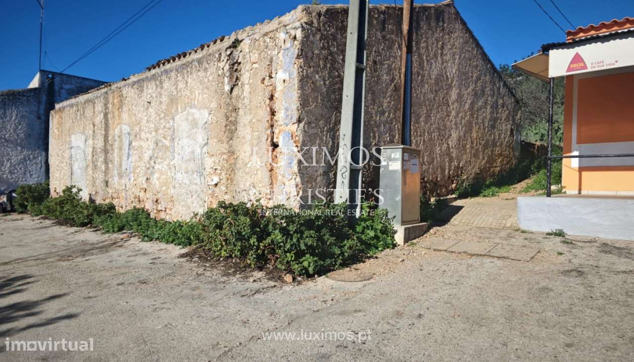 Terreno urbano com ruína, para venda em Alcantarilha, Algarve - Grande imagem: 2/9