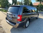 Chrysler Town & Country - 7