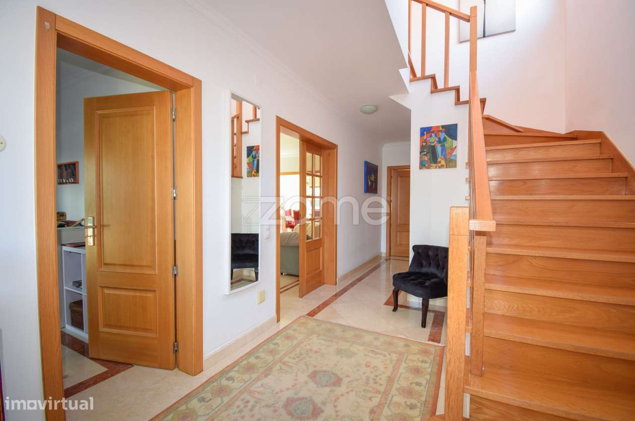 Moradia T4 Isolada com Piscina na Aldeia de Juzo – Cascais - Grande imagem: 5/53