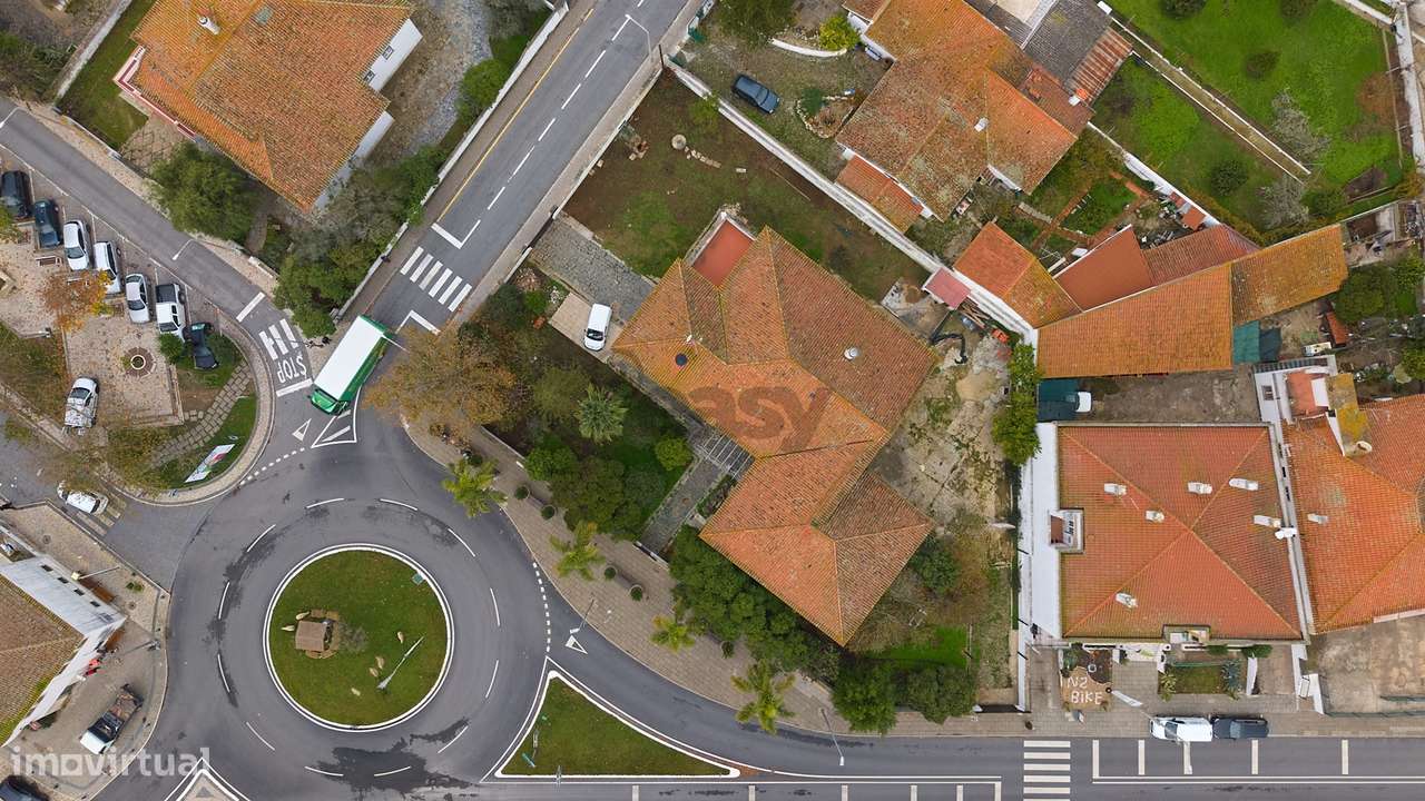 Moradia Senhorial com 16 divisões com Arrumos e Jardim, centro-7