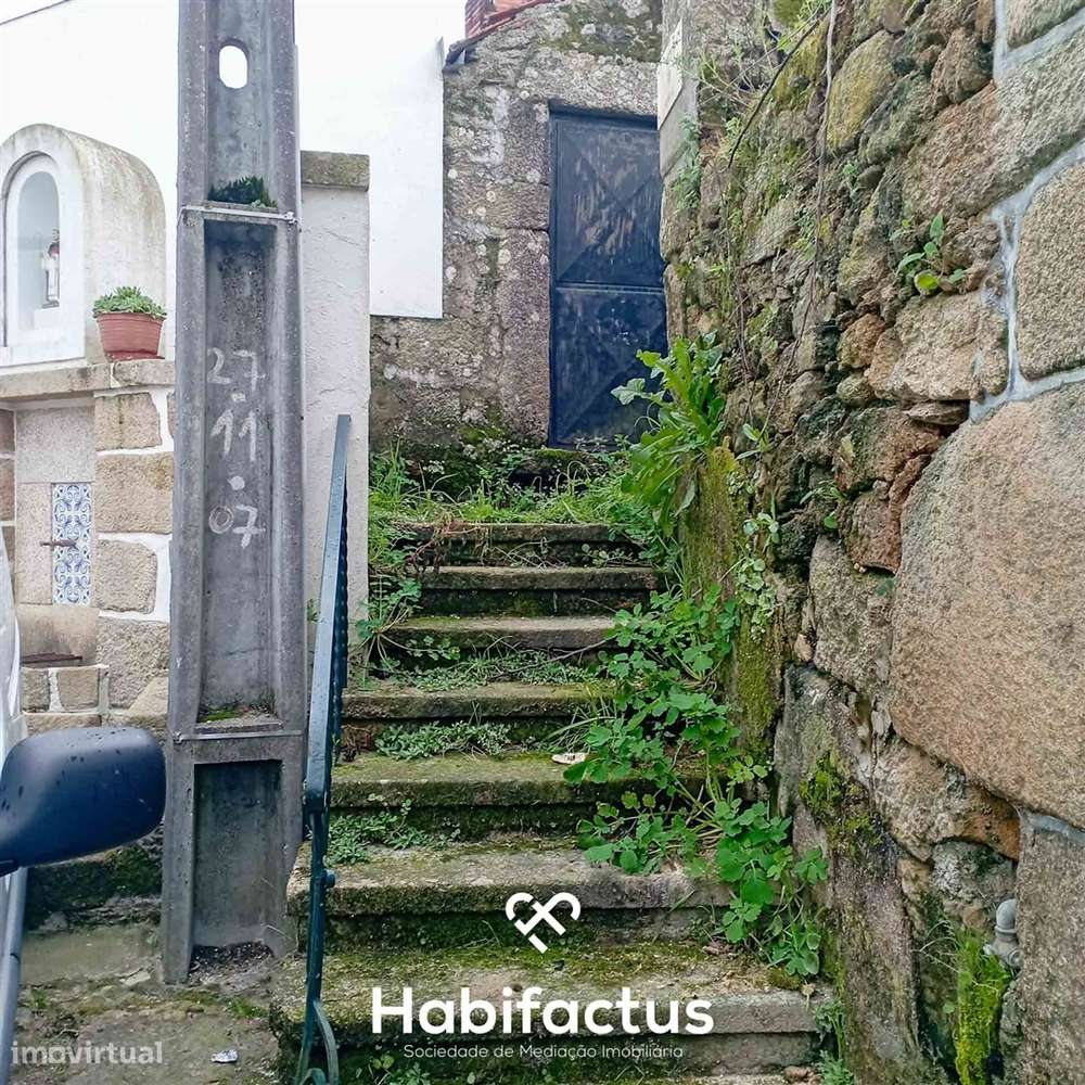 Moradia para restaurar em Tondela, com grande potencial e localização - Grande imagem: 5/19
