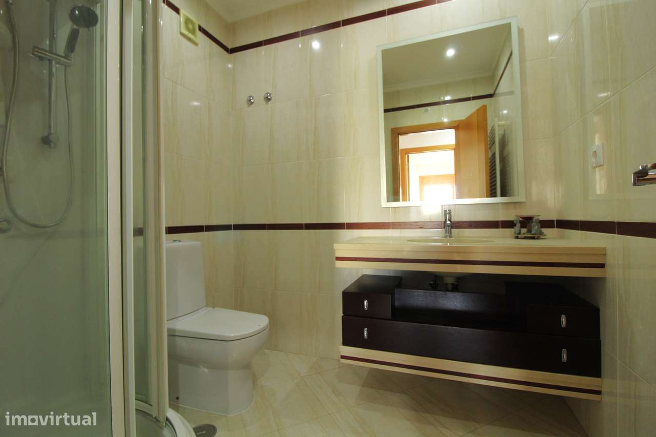 COLINAS DO CRUZEIRO -  T3 com 150 m² e 4 lugares de garagem!-21