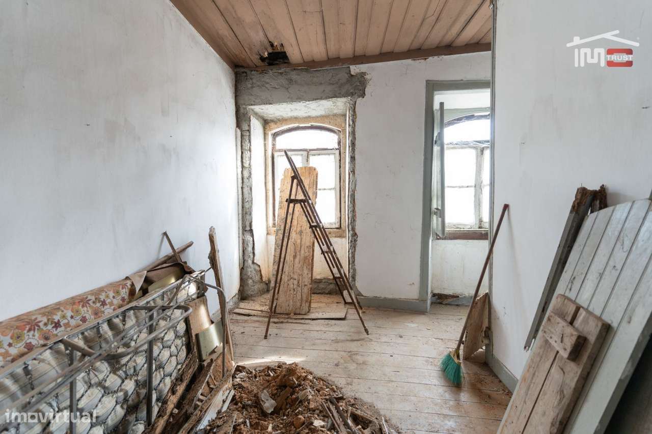 Moradia T2 com Projeto Aprovado em TOMAR já com telhado novo e isol...-9